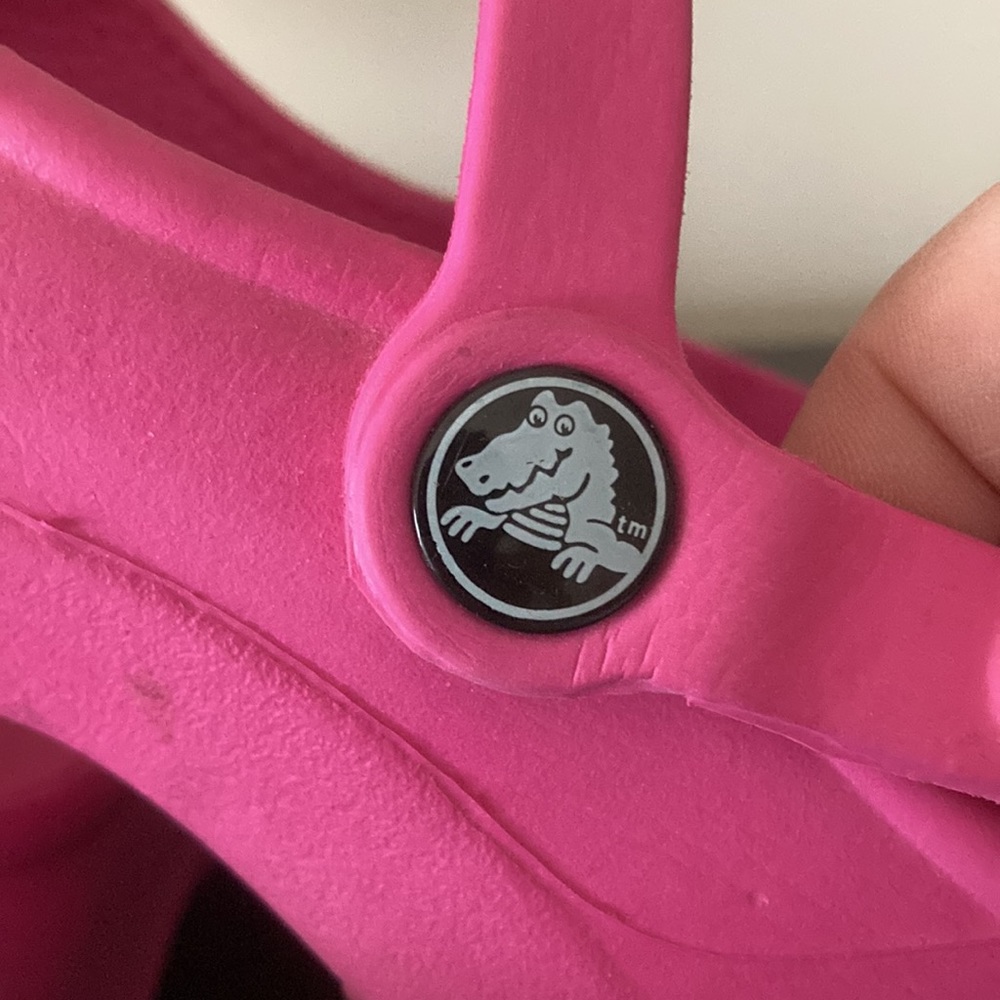 🔹pink crocks, flower is removable. Super comfortable water resistant crocks!! - Picture 2 of 7